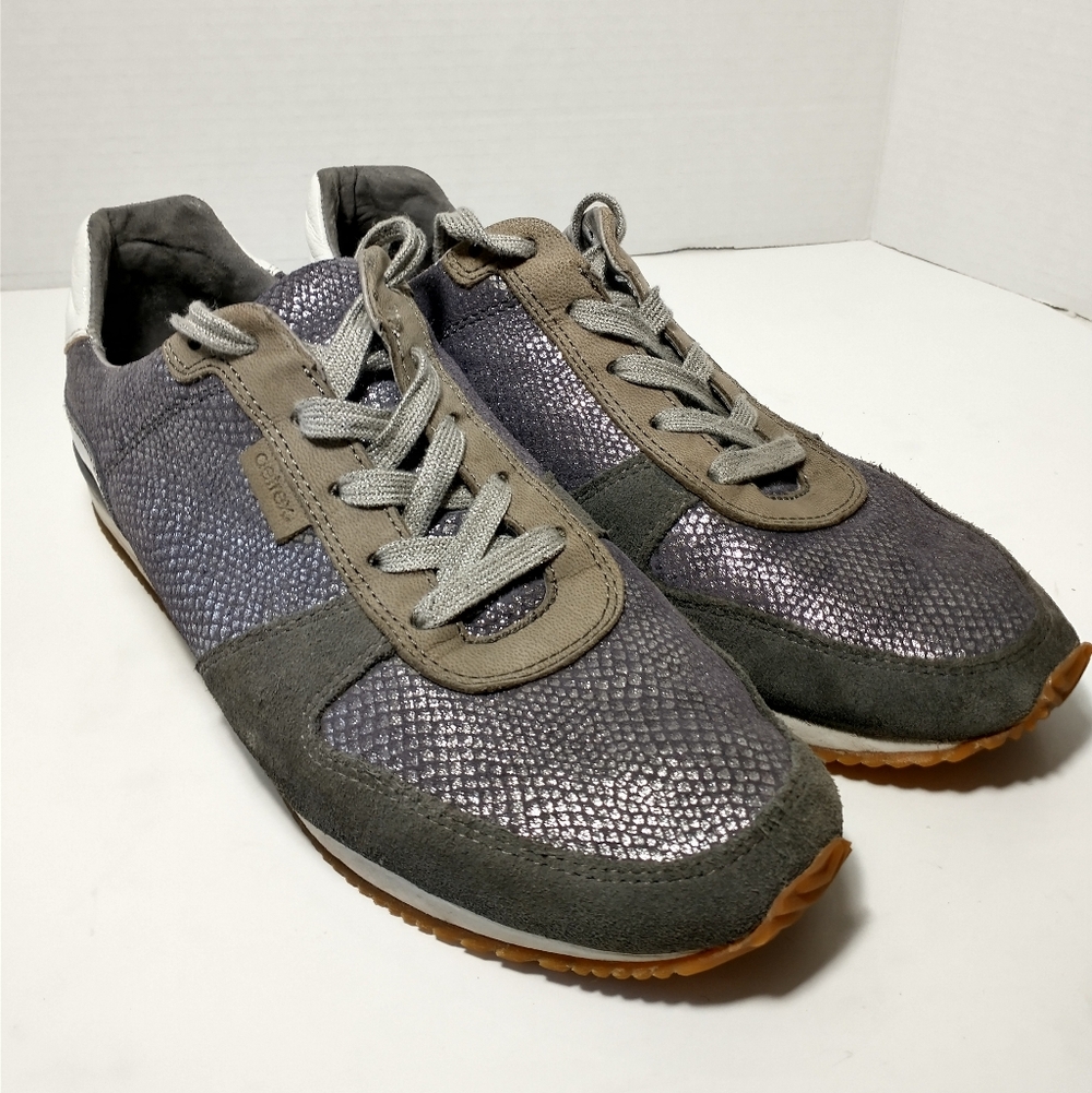 Aetrex Gray and Silver Snakeskin Print Sneakers‎ With Suede Accents, Size 9.5